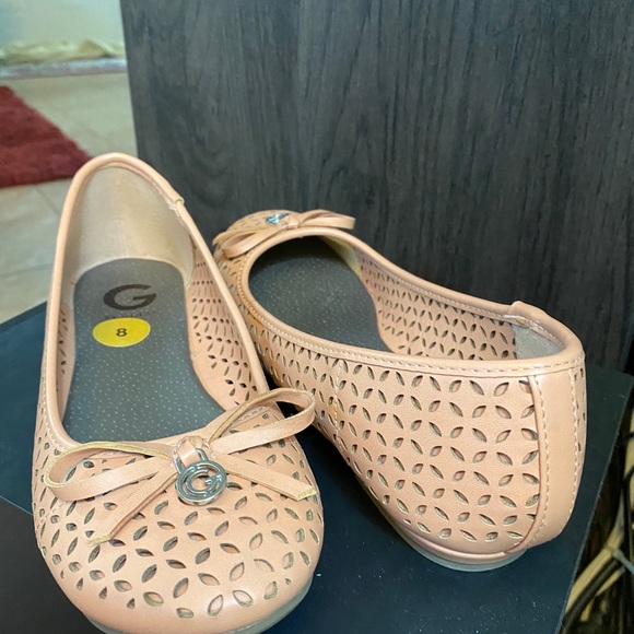 Guess Flats - Picture 3 of 4